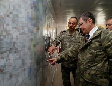 Ο Tούρκος υπουργός Άμυνας στο κέντρο επιχειρήσεων του «Κλάδου Ελαίας»